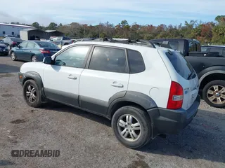 2007 Hyundai Tucson SE with VIN KM8JN12D07U638470, listed as a IAAI auction lot 41464634 with 203,283 mi miles. Bid and sale history available at carsss.com. Image 3.