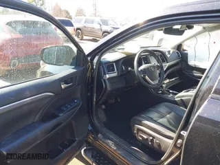 2019 Toyota Highlander SE with VIN 5TDJZRFH1KS970824, listed as a IAAI auction lot 41658366 with 156,543 mi miles. Bid and sale history available at carsss.com. Image 5.