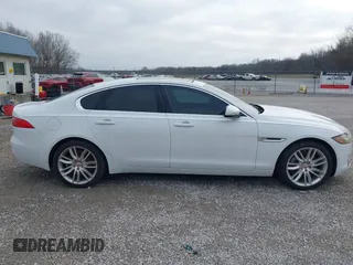 2016 Jaguar XF 35t Prestige with VIN SAJBE4BVXGCY10577, listed as a IAAI auction lot 41515540 with 60,862 mi miles. Bid and sale history available at carsss.com. Image 13.