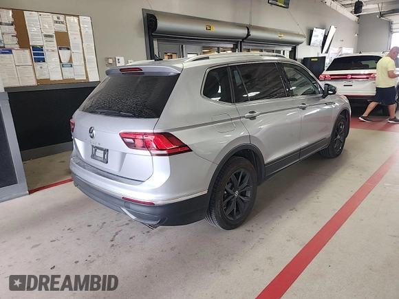 2024 Volkswagen Tiguan SE with VIN 3VV3B7AX5RM084940, listed as a IAAI auction lot 42731231 with 19,747 mi miles and . Bid and sale history available at DreamBid. Image 23.