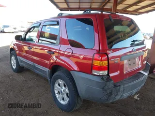 2006 Ford Escape XLT with VIN 1FMYU93126KB18365, listed as a IAAI auction lot 41889706 with 134,718 mi miles. Bid and sale history available at carsss.com. Image 3.