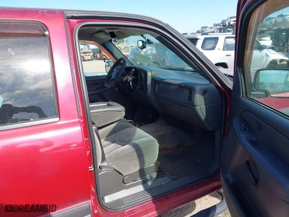 2004 Chevrolet Silverado 1500 Crew Cab Z71 with VIN 2GCEK13T141418363, listed as a IAAI auction lot 41472218 with 155,765 mi miles. Bid and sale history available at carsss.com. Image 5.