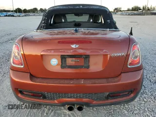 2013 MINI Roadster S z VIN WMWSY3C55DT594614, wystawiony jako Copart lot #87357464 z przebiegiem 119 449 mil mil oraz Tytuł czysty. Historia ofert i sprzedaży dostępna na DreamBid. Obrazek 6.