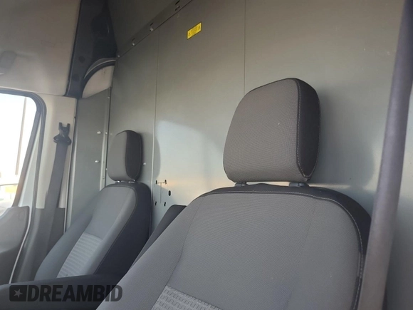2020 Ford Transit Cargo z VIN 1FTBR1XG3LKB79165, wystawiony jako IAAI lot #42763042 z przebiegiem 140 992 mil mil oraz . Historia ofert i sprzedaży dostępna na DreamBid. Obrazek 32.