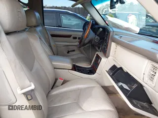 2003 Cadillac Escalade z VIN 1GYEC63T53R146068, wystawiony jako IAAI lot #41634405 z przebiegiem 272 263 mil mil oraz . Historia ofert i sprzedaży dostępna na DreamBid. Obrazek 5.