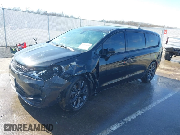 2020 Chrysler Pacifica Touring with VIN 2C4RC1FG8LR150540, listed as a IAAI auction lot 41506101 with 152,046 mi miles and . Bid and sale history available at DreamBid. Image 18.