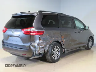 2018 Toyota Sienna XLE Auto Access Seat with VIN 5TDYZ3DC3JS921237, listed as a Copart auction lot 77463384 with 58,821 mi miles and Salvage Title. Bid and sale history available at carsss.com. Image 3.
