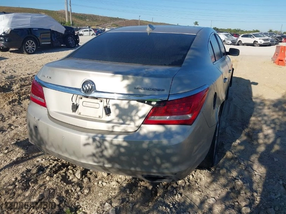 2015 Buick LaCrosse Leather with VIN 1G4GB5G38FF208621, listed as a IAAI auction lot 41828107 with 300,883 mi miles. Bid and sale history available at carsss.com. Image 4.