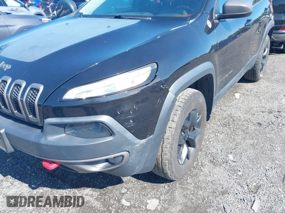 2016 Jeep Cherokee Trailhawk z VIN 1C4PJMBS6GW162742, wystawiony jako IAAI lot #42383200 z przebiegiem 124 791 mil mil oraz . Historia ofert i sprzedaży dostępna na DreamBid. Obrazek 6.