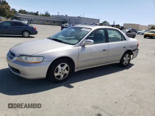 1998 Honda Accord EX z VIN 1HGCG5555WA176329, wystawiony jako Copart lot #56905865 z przebiegiem 127 911 mil mil oraz Szkoda całkowita • Salvage title. Historia ofert i sprzedaży dostępna na DreamBid. Obrazek 1.