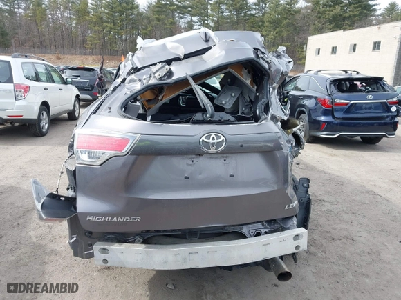 2015 Toyota Highlander LE with VIN 5TDBKRFH4FS180612, listed as a IAAI auction lot 41728026 with 87,764 mi miles. Bid and sale history available at carsss.com. Image 16.
