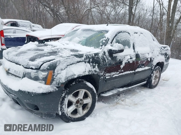 2013 Chevrolet Avalanche LS with VIN 3GNTKEE70DG230026, listed as a IAAI auction lot 41306545 with 208,557 mi miles. Bid and sale history available at carsss.com. Image 2.