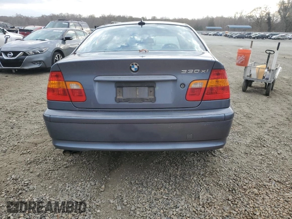 2005 BMW 3 Series 330xi with VIN WBAEW53455PN40181, listed as a Copart auction lot 77047263 with 111,000 mi miles and Salvage Title. Bid and sale history available at DreamBid. Image 6.