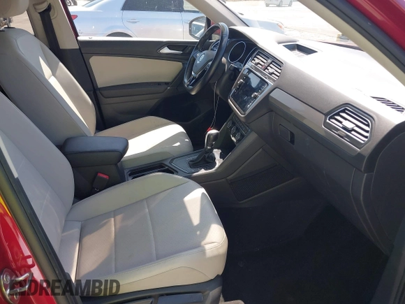 2018 Volkswagen Tiguan SEL z VIN 3VV3B7AX1JM214734, wystawiony jako IAAI lot #42473627 z przebiegiem 79 152 mil mil oraz . Historia ofert i sprzedaży dostępna na DreamBid. Obrazek 5.