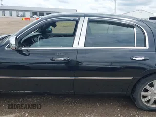 2010 Lincoln Town Car Signature Limited z VIN 2LNBL8CVXAX619130, wystawiony jako IAAI lot #42230937 z przebiegiem 137 055 mil mil oraz . Historia ofert i sprzedaży dostępna na DreamBid. Obrazek 15.