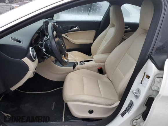 2015 Mercedes-Benz CLA 250 z VIN WDDSJ4GB3FN191273, wystawiony jako Copart lot #82372574 z przebiegiem 81 603 mil mil oraz Szkoda całkowita • Salvage title. Historia ofert i sprzedaży dostępna na DreamBid. Obrazek 7.
