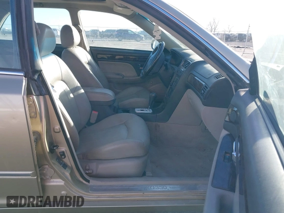 2002 Hyundai XG350 L with VIN KMHFU45E72A204717, listed as a IAAI auction lot 41386637 with 182,310 mi miles. Bid and sale history available at carsss.com. Image 5.
