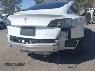 2022 Tesla Model 3 Long Range z VIN 5YJ3E1EB8NF212930, wystawiony jako IAAI lot #41658127 z przebiegiem 43 773 mil mil oraz . Historia ofert i sprzedaży dostępna na DreamBid. Obrazek 12.