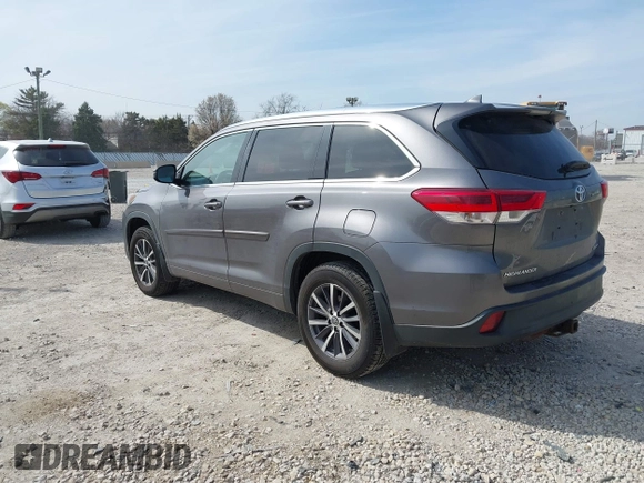 2018 Toyota Highlander SE with VIN 5TDJZRFH8JS530792, listed as a IAAI auction lot 42054634 with 272,748 mi miles and . Bid and sale history available at DreamBid. Image 3.