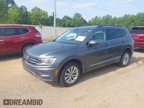 2018 Volkswagen Tiguan SEL z VIN 3VV3B7AX1JM045203, wystawiony jako IAAI lot #42572229 z przebiegiem 104 873 mil mil oraz . Historia ofert i sprzedaży dostępna na DreamBid. Obrazek 2.