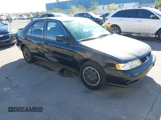 1998 Nissan Sentra XE z VIN 1N4AB41D8WC757796, wystawiony jako IAAI lot #41209171 z przebiegiem 160 108 mil mil oraz . Historia ofert i sprzedaży dostępna na DreamBid. Obrazek 1.