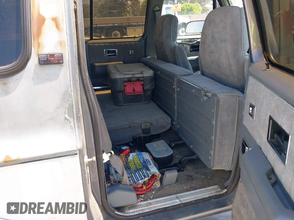 1990 GMC Suburban with VIN 1GKGR26NXLF528203, listed as a IAAI auction lot 42731684 with 185,736 mi miles and . Bid and sale history available at DreamBid. Image 8.