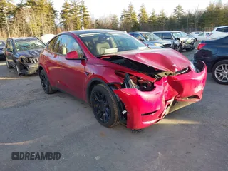 2024 Tesla Model Y Long Range z VIN 7SAYGDEE8RA254256, wystawiony jako IAAI lot #41210803 z przebiegiem 11 484 mil mil oraz . Historia ofert i sprzedaży dostępna na DreamBid. Obrazek 1.