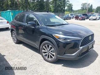 2025 Toyota Corolla Cross XLE с VIN 7MUDAABG4SV132327, выставлен на аукционе IAAI как лот 42500170 с пробегом 1 011 миль миль и . История ставок и продаж доступна на DreamBid. Изображение 1.