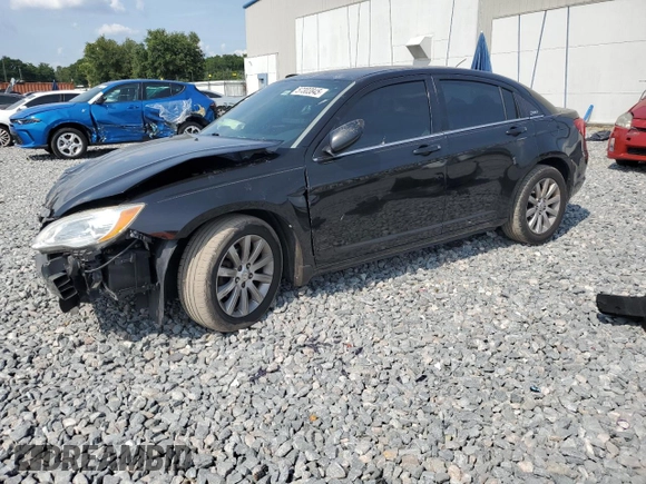 2014 Chrysler 200 Touring z VIN 1C3CCBBB9EN107481, wystawiony jako Copart lot #57303845 z przebiegiem 169 320 mil mil oraz Nie do naprawy • Non repairable. Historia ofert i sprzedaży dostępna na DreamBid. Obrazek 1.