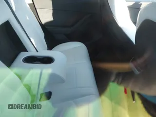 2024 Tesla Model Y с VIN 7SAYGDED5RF010087, выставлен на аукционе IAAI как лот 41312466 с пробегом Не указан миль и . История ставок и продаж доступна на DreamBid. Изображение 8.