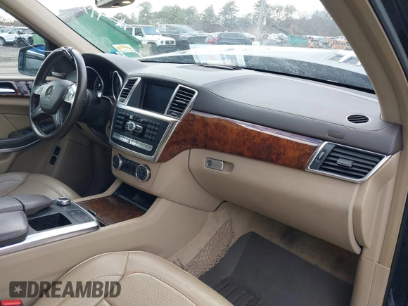 2014 Mercedes-Benz GL-Class GL 550 with VIN 4JGDF7DE2EA313661, listed as a IAAI auction lot 41214931 with 102,469 mi miles. Bid and sale history available at carsss.com. Image 5.