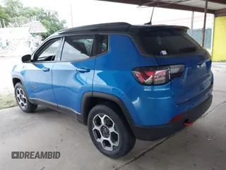 2022 Jeep Compass Trailhawk z VIN 3C4NJDDB6NT162831, wystawiony jako IAAI lot #41950418 z przebiegiem 34 762 mil mil oraz . Historia ofert i sprzedaży dostępna na DreamBid. Obrazek 3.