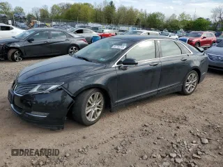 2013 Lincoln MKZ z VIN 3LN6L2J90DR818503, wystawiony jako Copart lot #54716715 z przebiegiem 114 227 mil mil oraz Szkody całkowita. Historia ofert i sprzedaży dostępna na DreamBid. Obrazek 1.