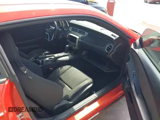 2013 Chevrolet Camaro LT z VIN 2G1FB1E35D9200406, wystawiony jako IAAI lot #42398599 z przebiegiem 118 700 mil mil oraz . Historia ofert i sprzedaży dostępna na DreamBid. Obrazek 5.