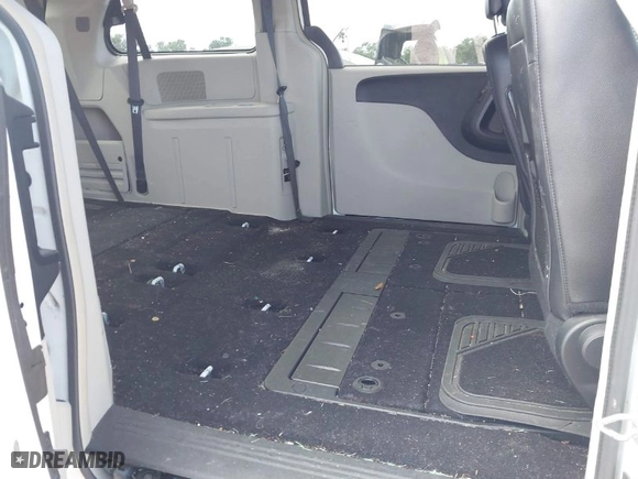 2015 Chrysler Town & Country Touring with VIN 2C4RC1BGXFR588034, listed as a IAAI auction lot 41975465 with 116,440 mi miles. Bid and sale history available at carsss.com. Image 8.