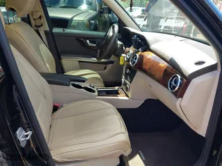 2013 Mercedes-Benz GLK-Class GLK 350 with VIN WDCGG5HB9DF974618, listed as a IAAI auction lot 41865083 with 142,850 mi miles. Bid and sale history available at carsss.com. Image 5.