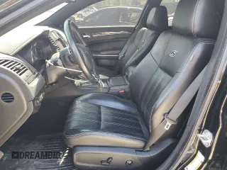 2019 Chrysler 300 with VIN 2C3CCABG7KH660334, listed as a Copart auction lot 52579765 with 47,923 mi miles and Salvage Title. Bid and sale history available at carsss.com. Image 7.
