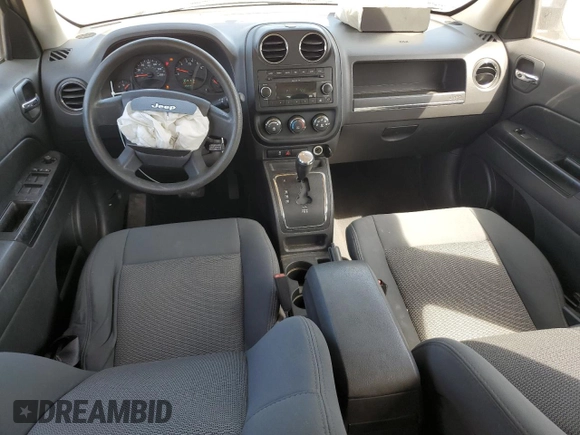 2010 Jeep Patriot Sport z VIN 1J4NF2GB1AD649544, wystawiony jako Copart lot #55086225 z przebiegiem 98 944 mil mil oraz Szkoda całkowita • Salvage title. Historia ofert i sprzedaży dostępna na DreamBid. Obrazek 8.