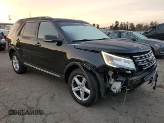 2017 Ford Explorer XLT z VIN 1FM5K8DH2HGA48337, wystawiony jako Copart lot #48698305 z przebiegiem 130 341 mil mil oraz Szkoda całkowita • Salvage title. Historia ofert i sprzedaży dostępna na DreamBid. Obrazek 4.