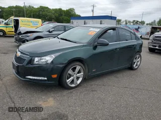 2014 Chevrolet Cruze 2LT z VIN 1G1PE5SB7E7234641, wystawiony jako Copart lot #57073515 z przebiegiem 181 977 mil mil oraz Nie do naprawy • Non repairable. Historia ofert i sprzedaży dostępna na DreamBid. Obrazek 1.