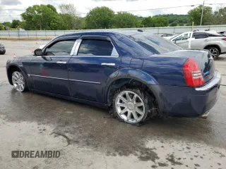 2005 Chrysler 300 C z VIN 2C3AA63HX5H636373, wystawiony jako Copart lot #56900065 z przebiegiem 137 287 mil mil oraz Szkoda całkowita • Salvage title. Historia ofert i sprzedaży dostępna na DreamBid. Obrazek 2.