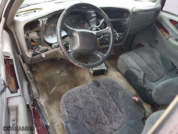 2001 Chevrolet S-10 with VIN 1GCCS195218141358, listed as a Copart auction lot 45118945 with 189,314 mi miles and Salvage Title. Bid and sale history available at carsss.com. Image 8.