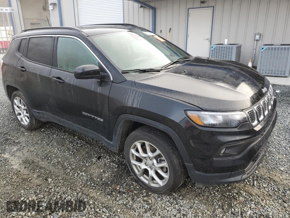 2024 Jeep Compass Latitude Lux with VIN 3C4NJDFN4RT583671, listed as a Copart auction lot 43194835 with 20,124 mi miles and Salvage title. Bid and sale history available at DreamBid. Image 4.
