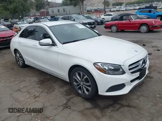2016 Mercedes-Benz C 300 z VIN 55SWF4JB4GU131863, wystawiony jako IAAI lot #42538730 z przebiegiem 137 392 mil mil oraz . Historia ofert i sprzedaży dostępna na DreamBid. Obrazek 1.
