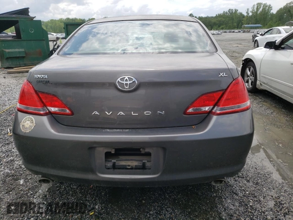 2006 Toyota Avalon XL z VIN 4T1BK36BX6U114484, wystawiony jako Copart lot #55206275 z przebiegiem 179 704 mil mil oraz Szkoda całkowita • Salvage title. Historia ofert i sprzedaży dostępna na DreamBid. Obrazek 6.
