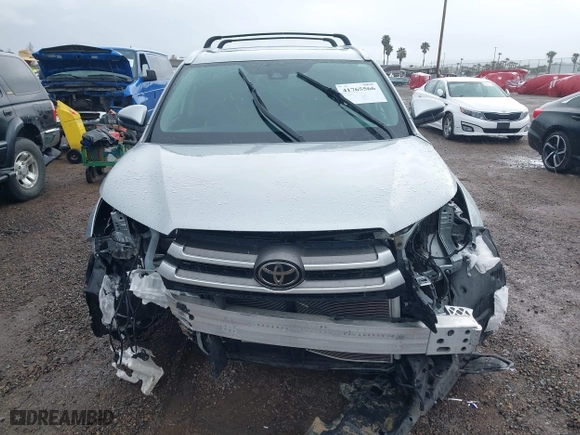2019 Toyota Highlander SE with VIN 5TDJZRFH0KS608855, listed as a IAAI auction lot 41765566 with 30,228 mi miles. Bid and sale history available at carsss.com. Image 13.
