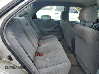 2001 Toyota Camry CE z VIN 4T1BG22K91U053266, wystawiony jako Copart lot #56991785 z przebiegiem 130 502 mil mil oraz Szkody całkowita. Historia ofert i sprzedaży dostępna na DreamBid. Obrazek 10.