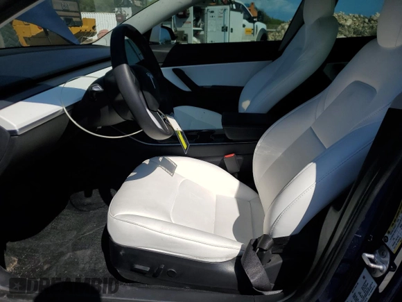 2020 Tesla Model 3 Standard Range Plus z VIN 5YJ3E1EA2LF775170, wystawiony jako Copart lot #46892785 z przebiegiem 48 539 mil mil oraz Szkoda całkowita • Salvage title. Historia ofert i sprzedaży dostępna na DreamBid. Obrazek 7.