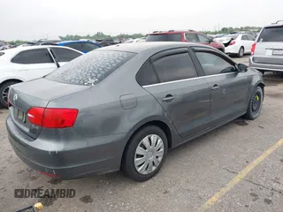 2013 Volkswagen Jetta SE with VIN 3VWDP7AJ2DM418282, listed as a IAAI auction lot 42100785 with 131,383 mi miles and . Bid and sale history available at DreamBid. Image 4.