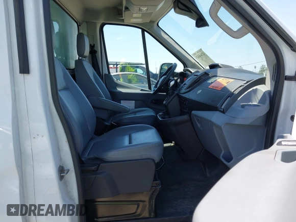 2018 Ford Transit z VIN 1FDBF8ZM6JKA62161, wystawiony jako IAAI lot #42468263 z przebiegiem 70 057 mil mil oraz . Historia ofert i sprzedaży dostępna na DreamBid. Obrazek 5.